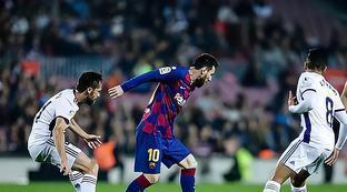 举了一些足 举了一些足